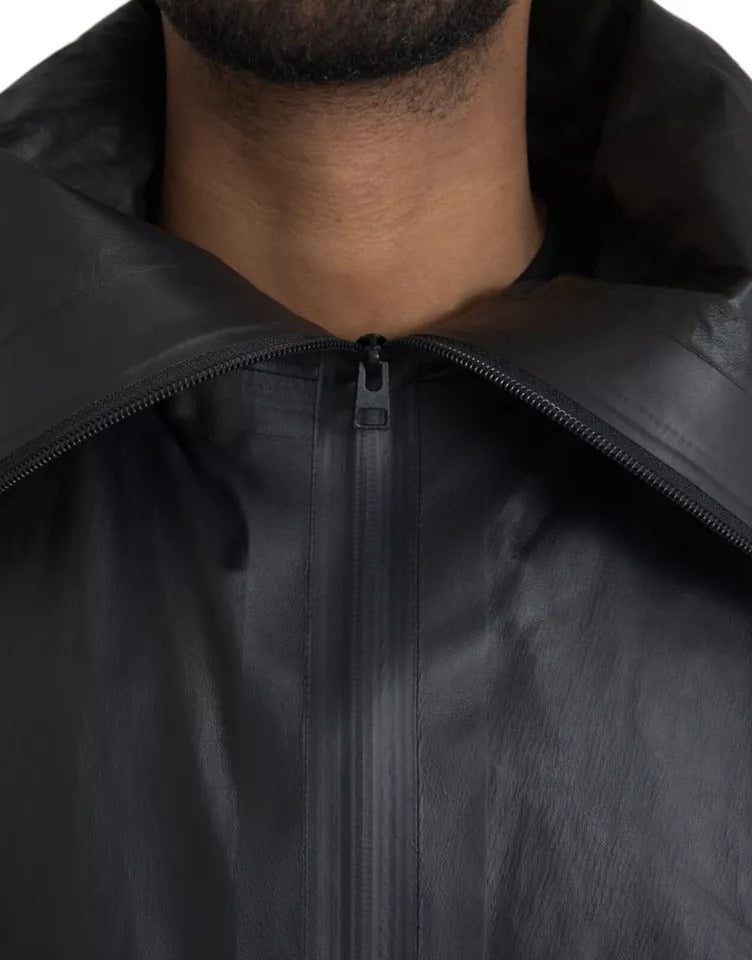 Gabardina Bottega Veneta de piel negra con capucha para hombre