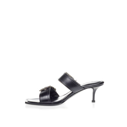 Sandalias Alexander McQueen de cuero negro con tacón de aguja