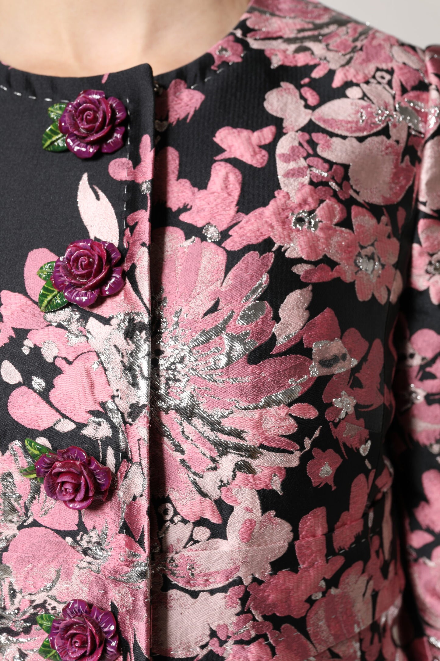 Chaqueta Trenchcoat de Brocado Floral Rosa y Negro de Dolce & Gabbana