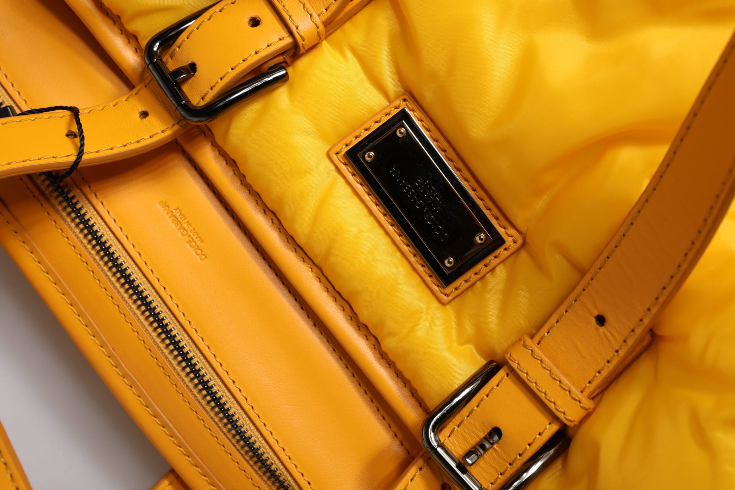 Bolso Duffle de Hombro Dolce & Gabbana de Nylon Amarillo Anaranjado con Placa del Logotipo