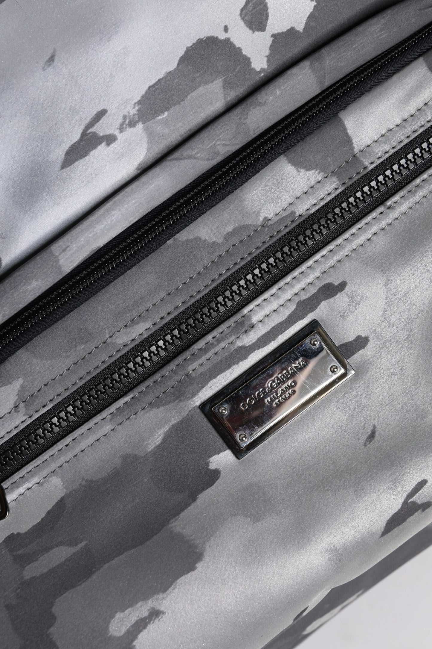 Bolso Dolce & Gabbana con correa para el hombro, placa con logo y camuflaje negro