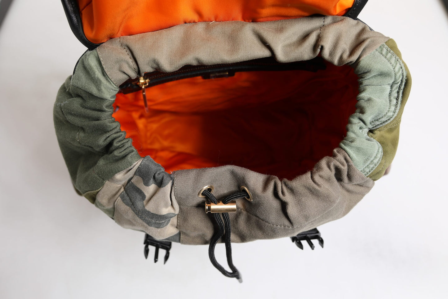 Mochila escolar Dolce & Gabbana verde militar con retazos