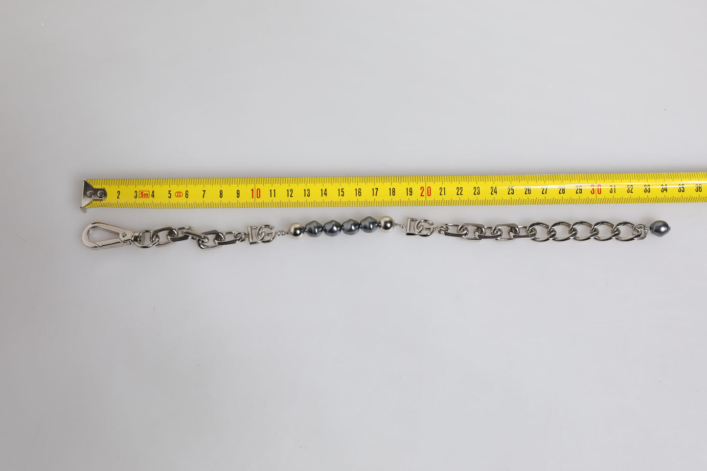 Pulsera Dolce & Gabbana de cadena plateada con broche de langosta y perlas grises