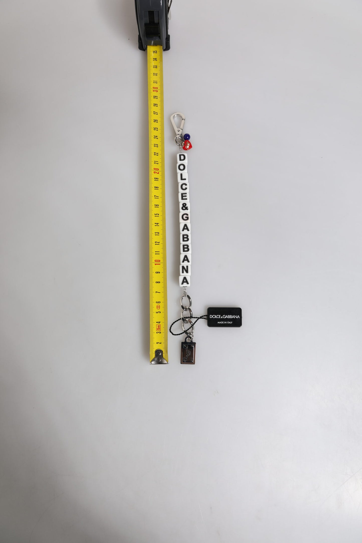 Pulsera con dije de dados de latón plateado con logo y adornos de Dolce & Gabbana