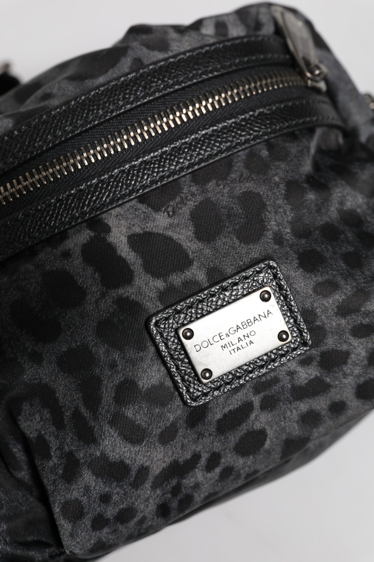 Riñonera Dolce & Gabbana Negra Gris Leopardo con Logo DG