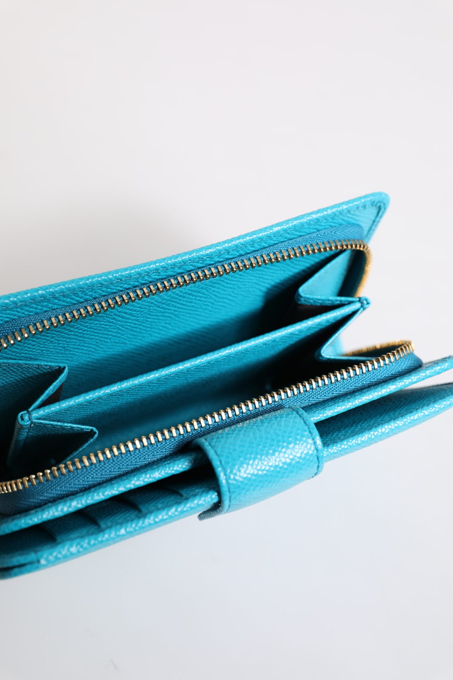Cartera con cierre Dolce & Gabbana Light Blue de cuero, estilo continental con doblez