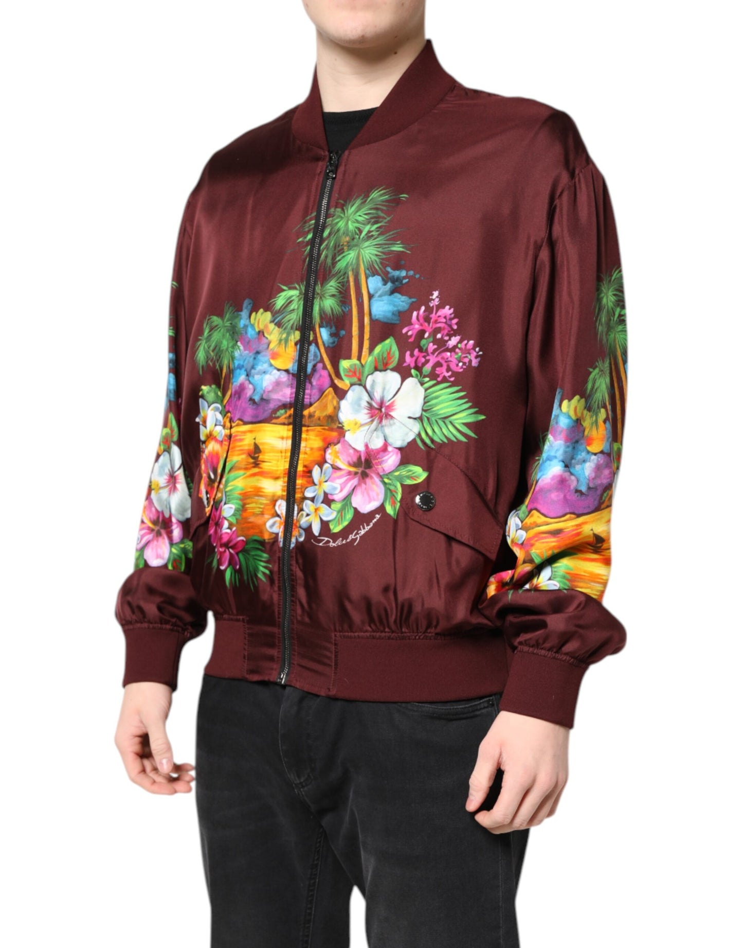Chaqueta bomber de Dolce & Gabbana en color granate con estampado floral y cremallera completa