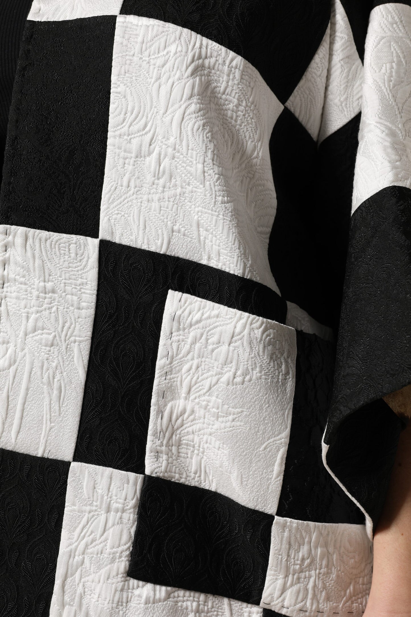 Blazer de esmoquin de jacquard patchwork blanco y negro de Dolce & Gabbana