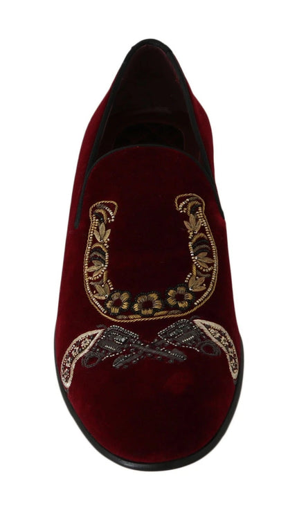 Mocasines de terciopelo burdeos con herradura de Dolce & Gabbana