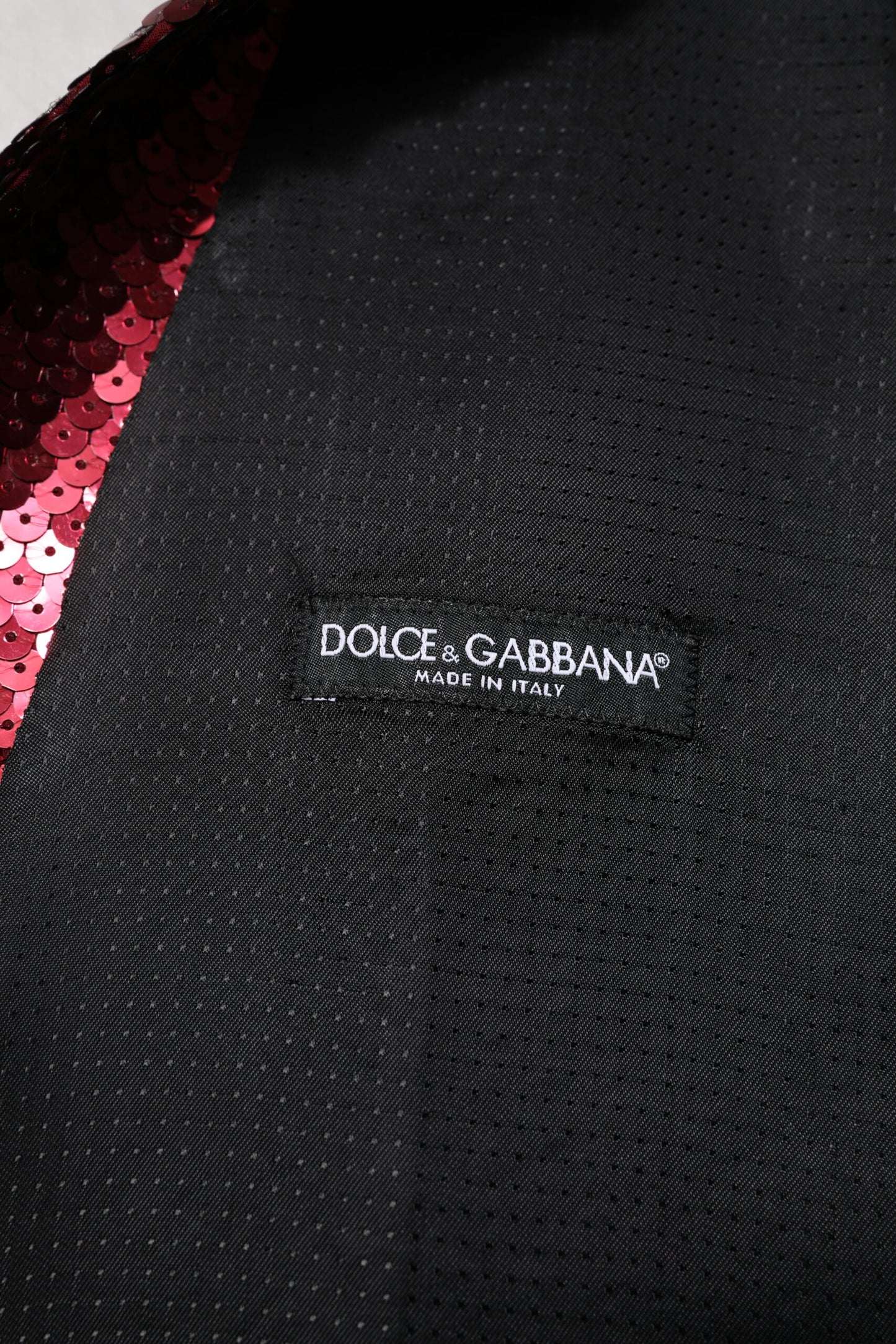 Chaleco de vestir formal de hombre con lentejuelas rojas de Dolce & Gabbana