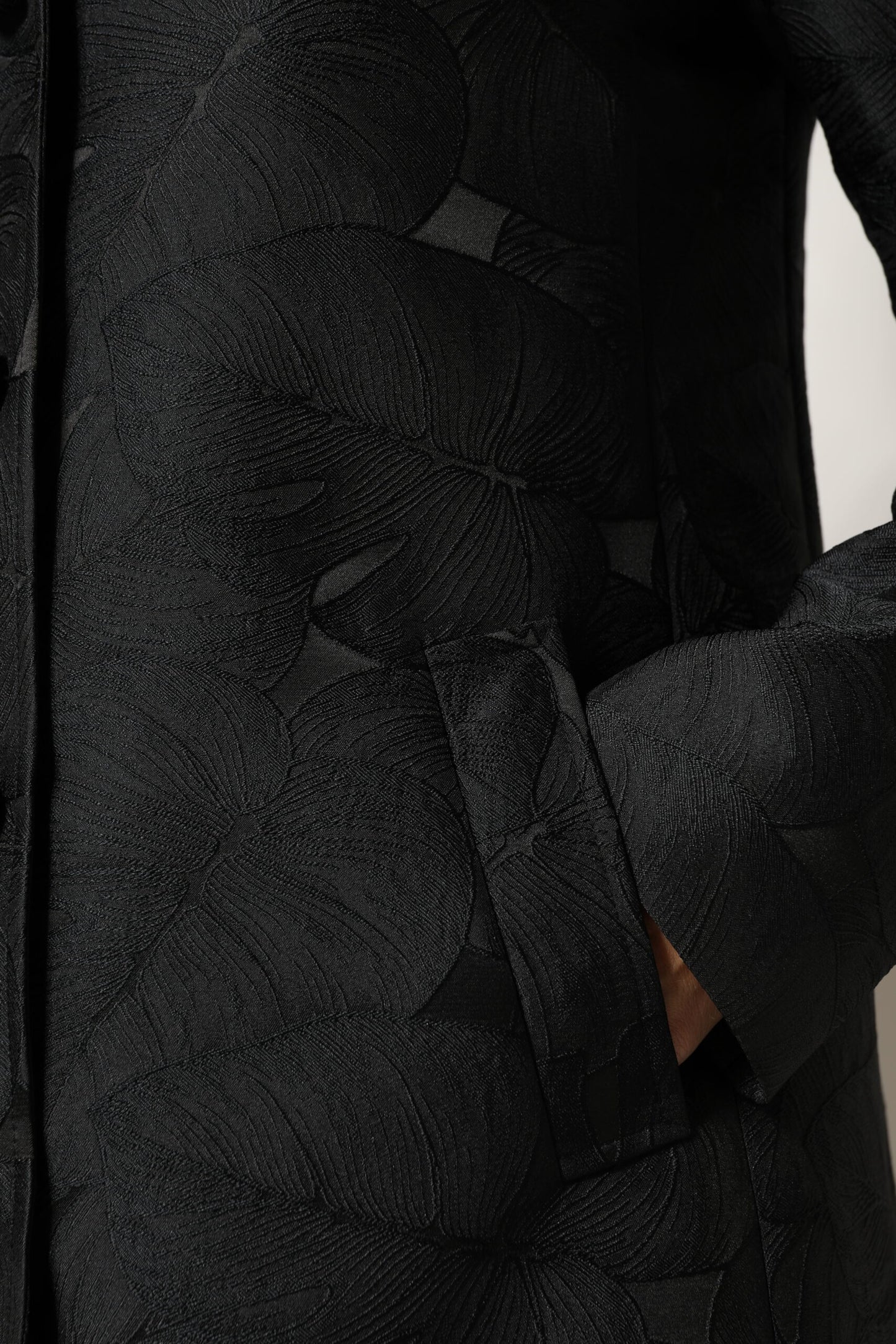 Gabardina Dolce & Gabbana negra de una hilera de botones