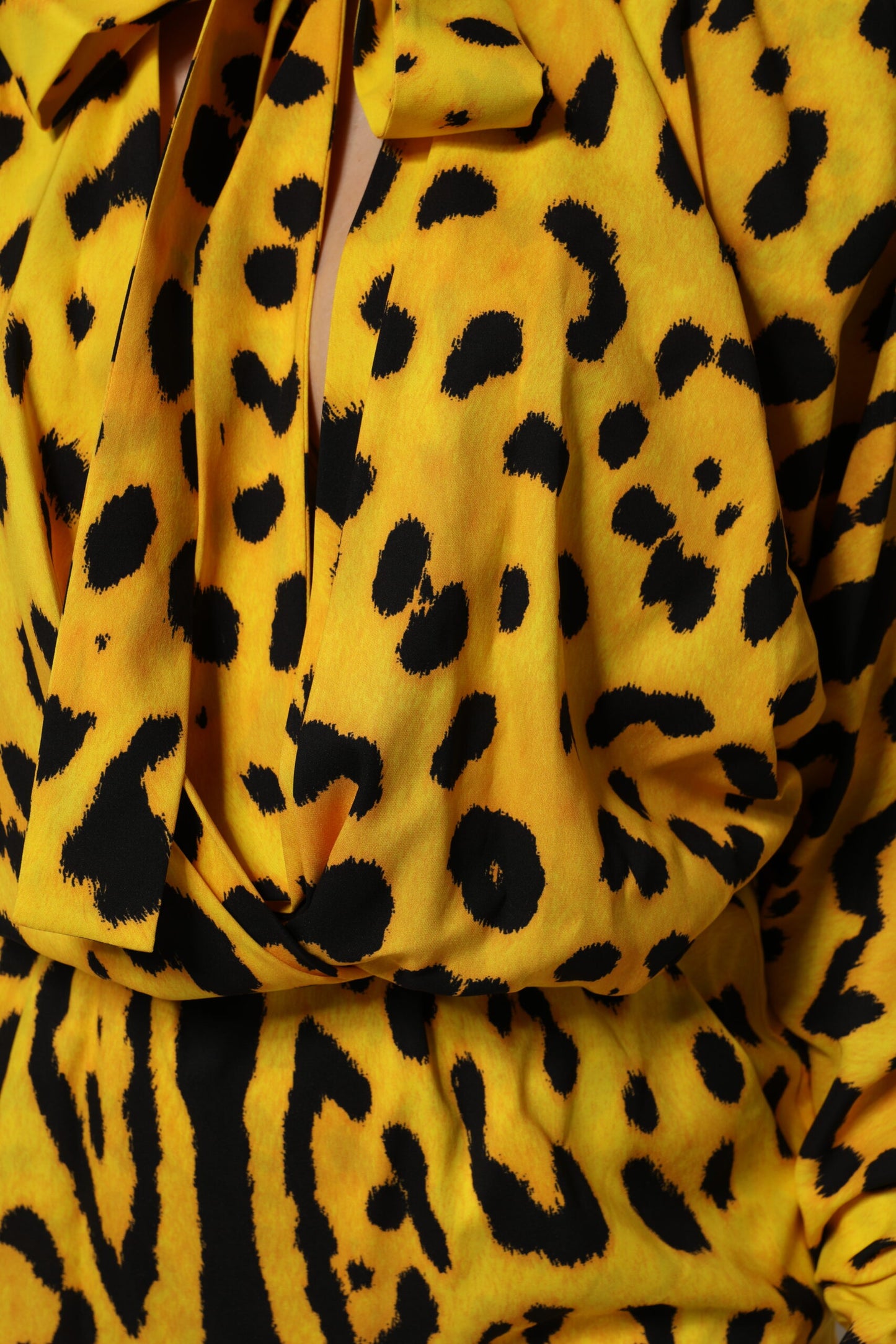 Vestido mono de manga larga con estampado de leopardo amarillo de Dolce & Gabbana