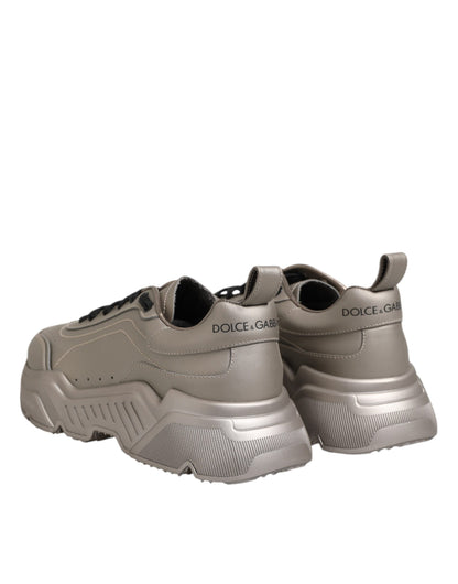 Zapatillas de hombre de cuero plateadas DAYMASTER de Dolce & Gabbana