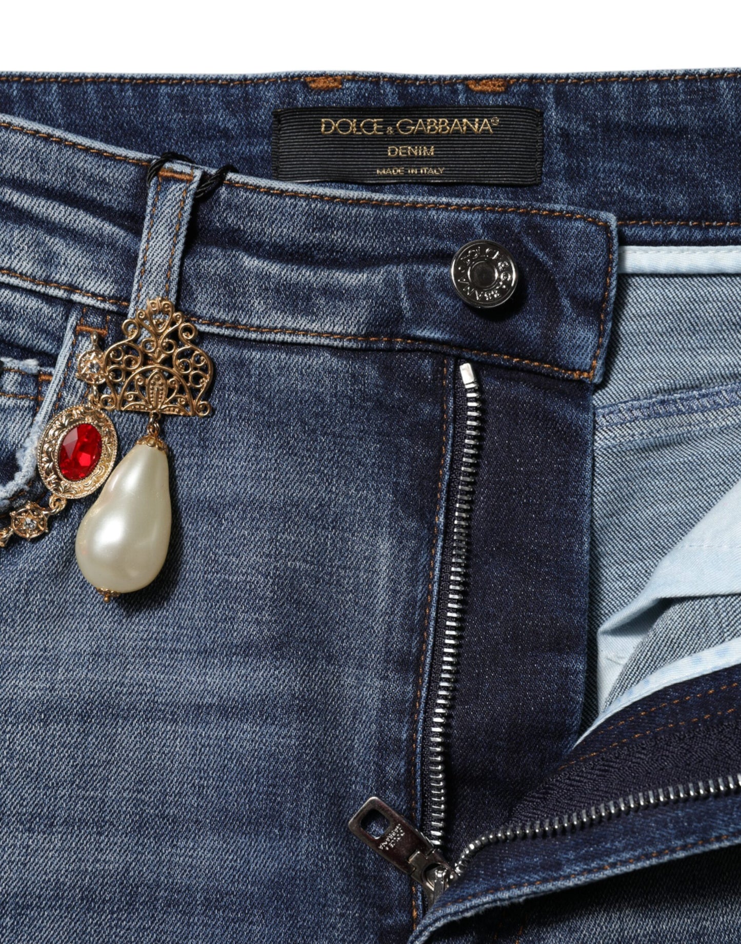 Vaqueros de mezclilla Dolce & Gabbana con adornos de pedrería azul