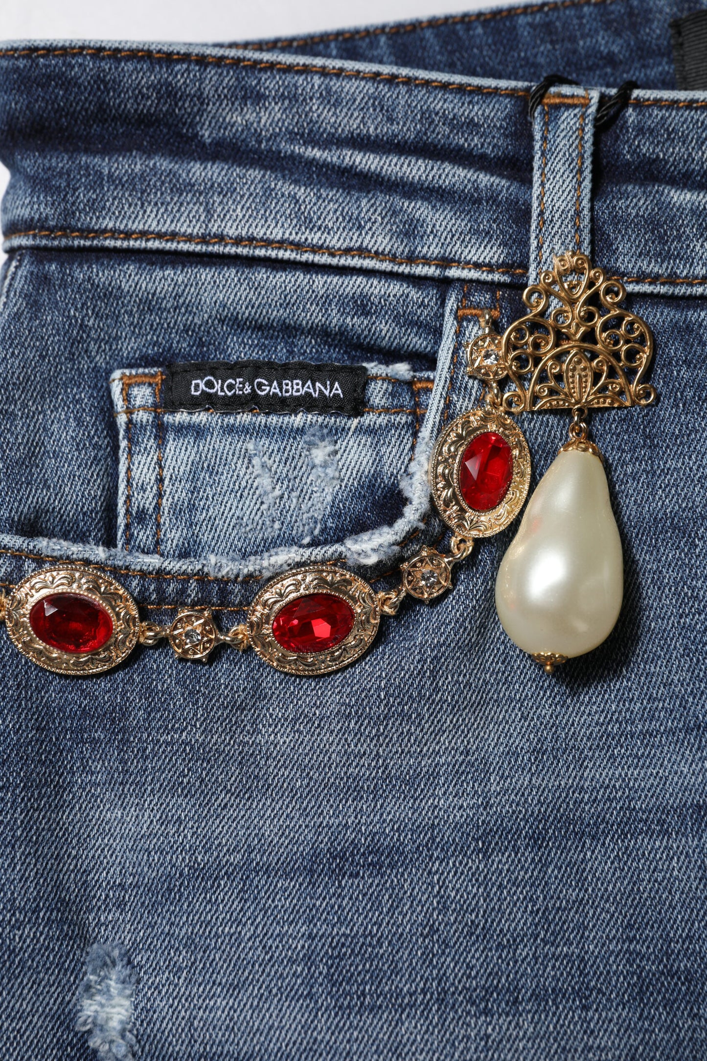 Vaqueros de mezclilla Dolce & Gabbana con adornos de pedrería azul