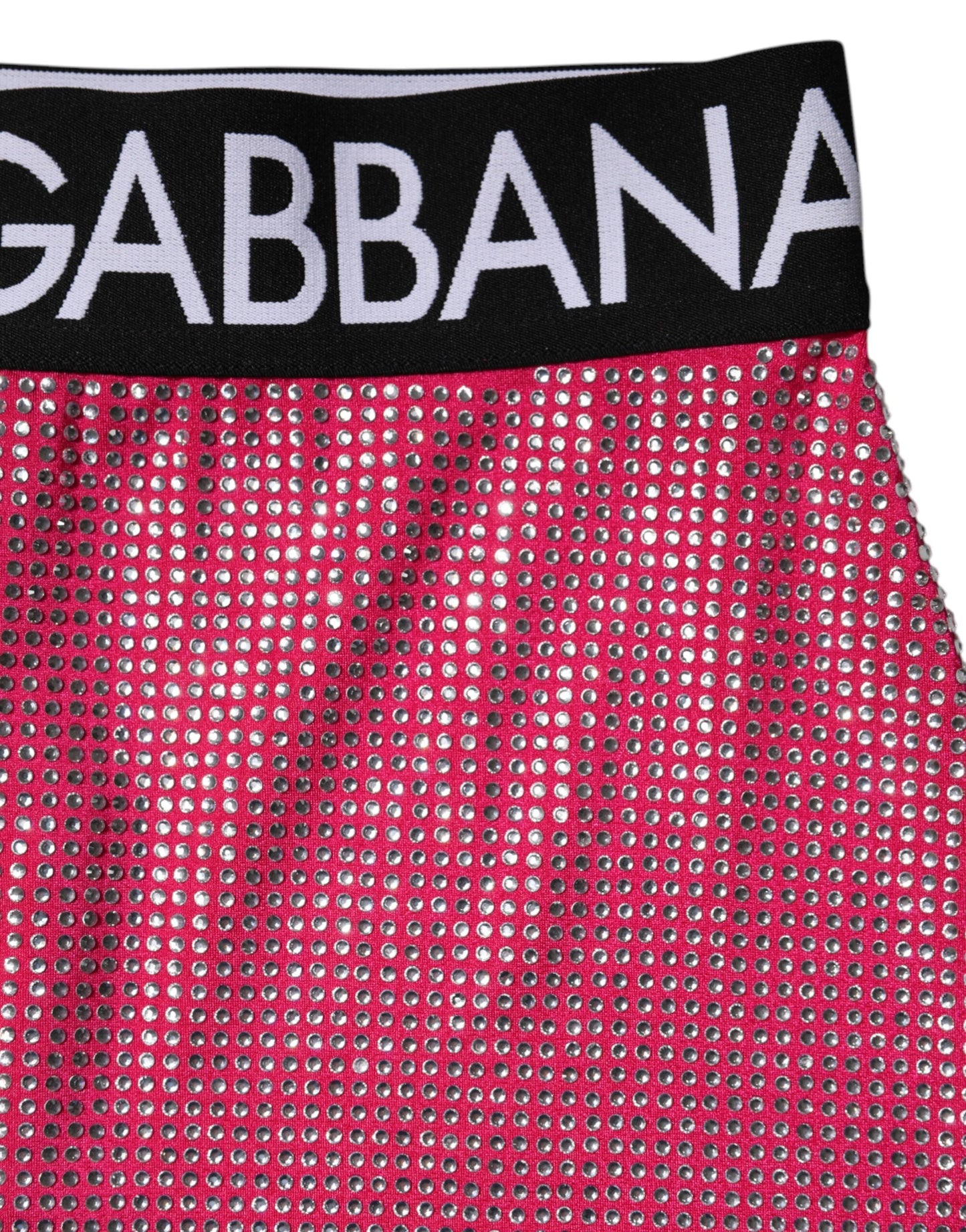 Minifalda con logotipo adornado con pedrería rosa de Dolce & Gabbana