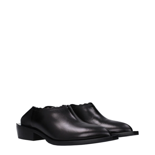 Mules de cuero negro Moschino