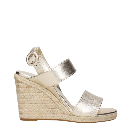 Sandalias de cuña Prada de cuero dorado