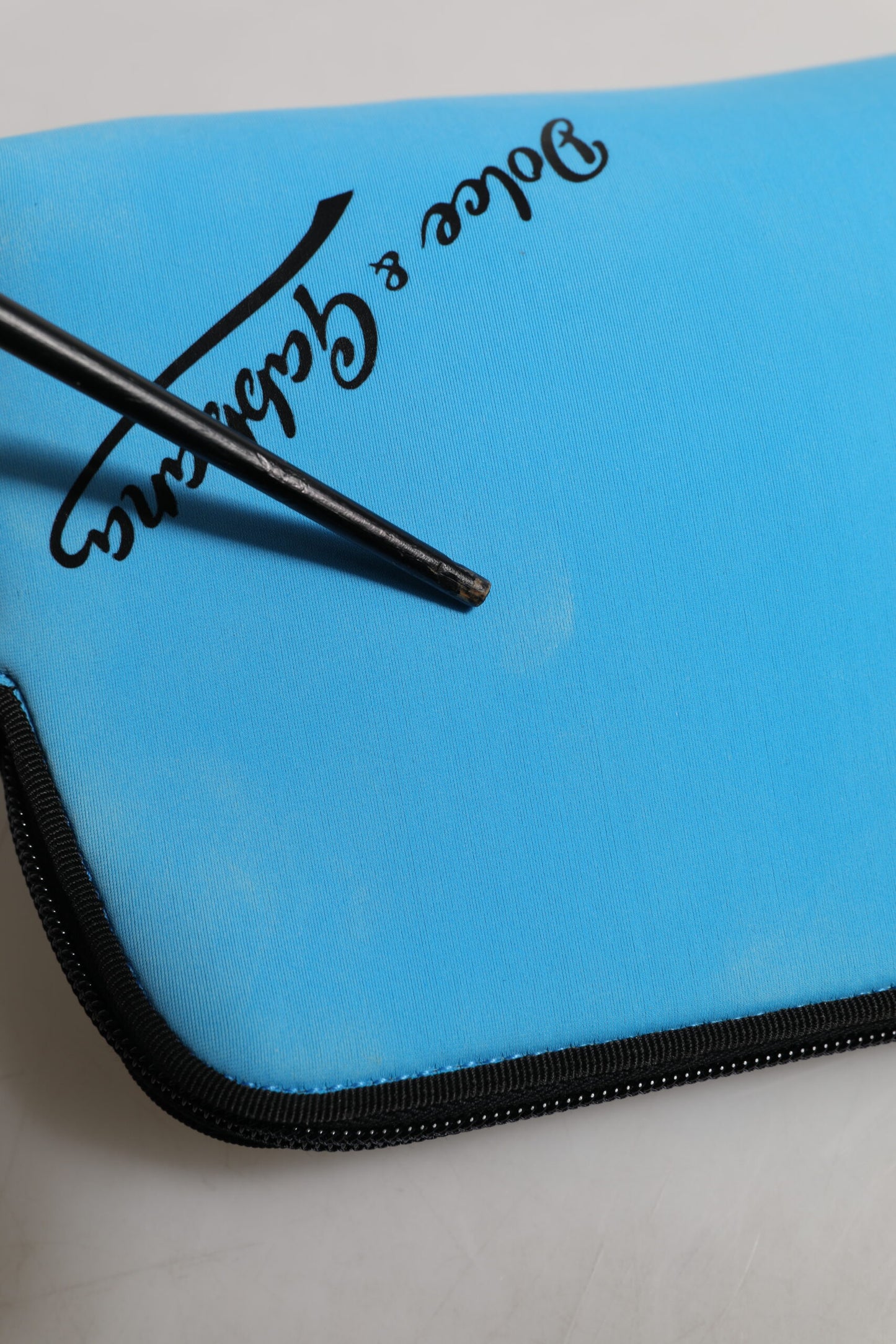 Bolso clutch con cremallera Dolce & Gabbana de nailon azul con estampado del logotipo DG