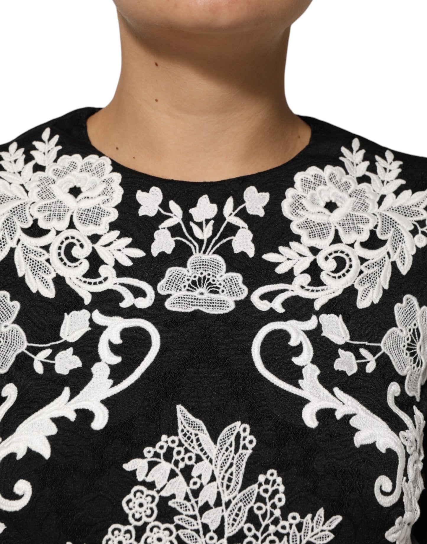 Vestido de corte A Dolce & Gabbana con encaje negro y mangas cortas