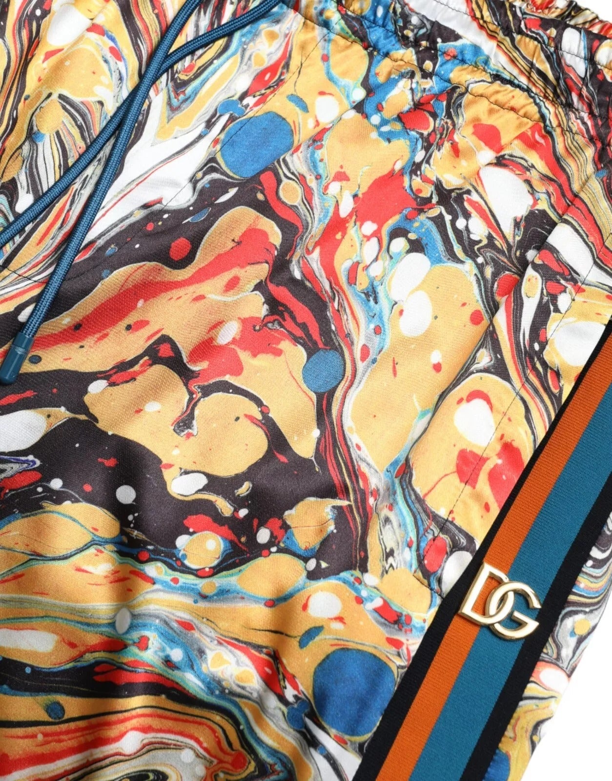 Pantalón de satén con estampado de mármol multicolor de Dolce & Gabbana