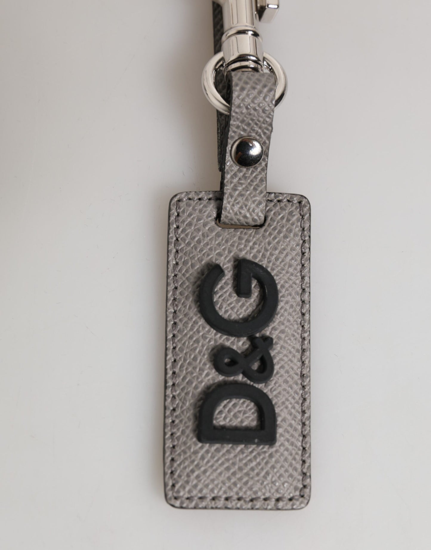 Llavero Dolce & Gabbana de cuero gris con logo y anilla metálica para hombre