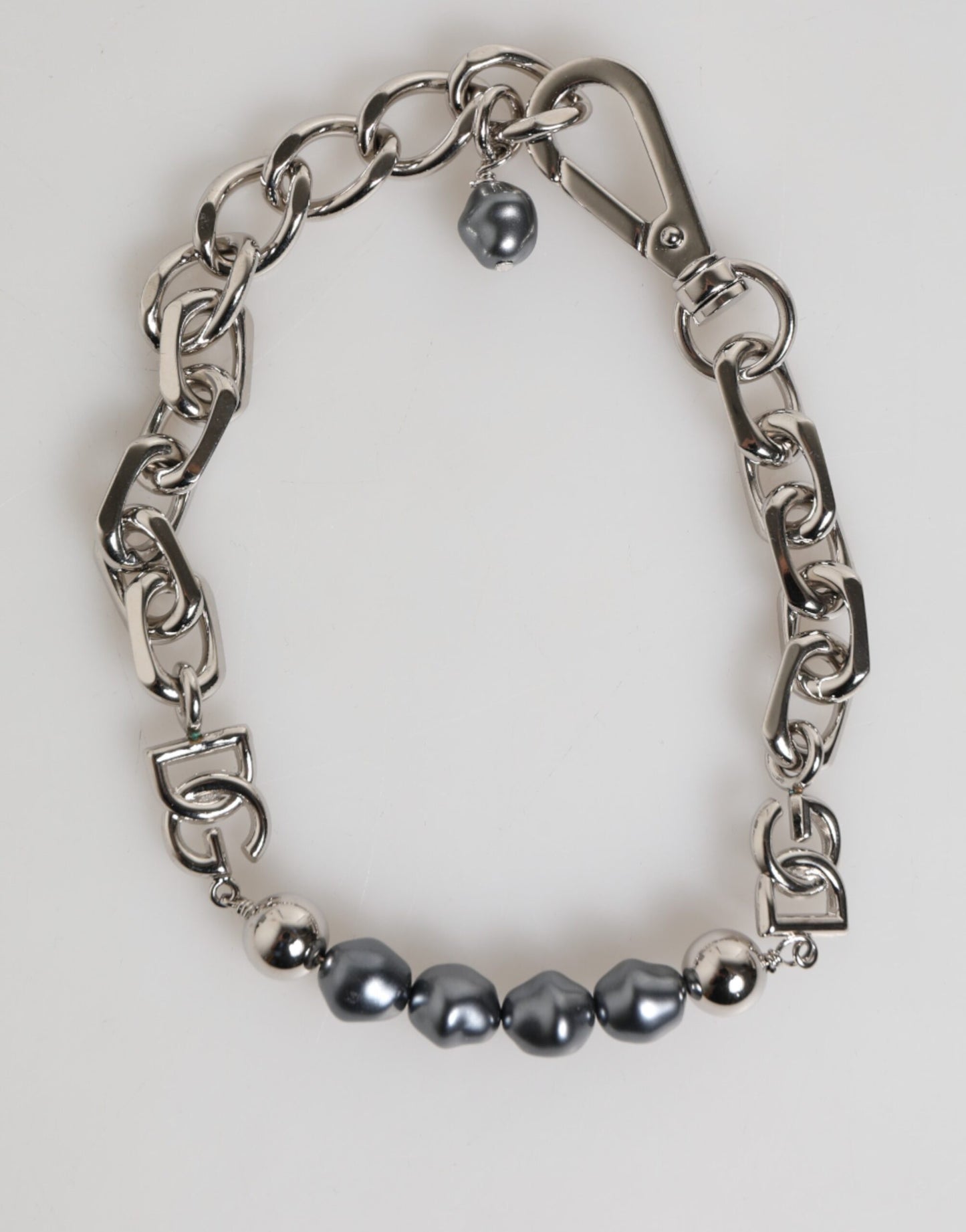 Pulsera Dolce & Gabbana de cadena plateada con broche de langosta y perlas grises