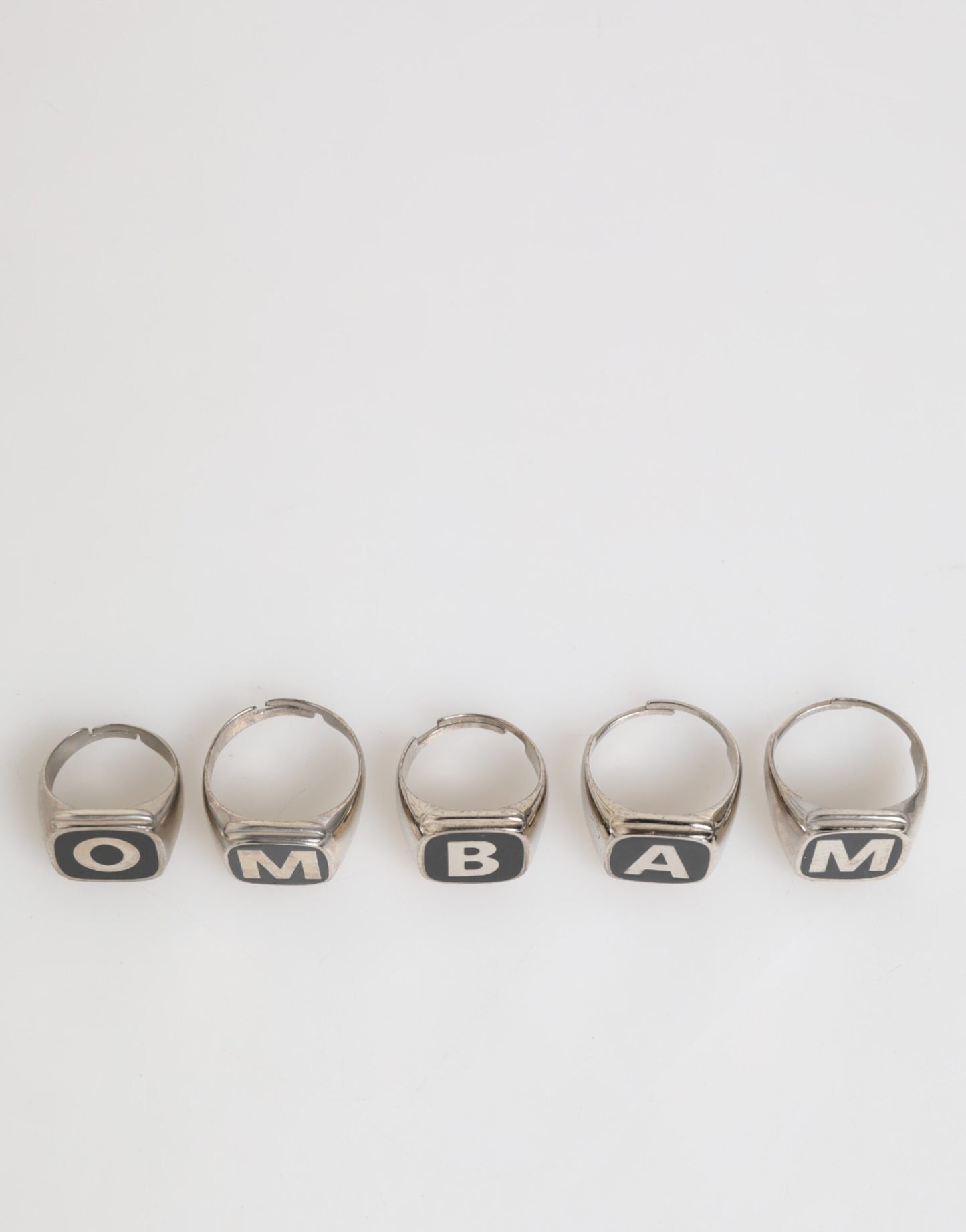 Anillo Ajustable Dolce & Gabbana de Latón Plateado con Letras, Set de 5 Piezas