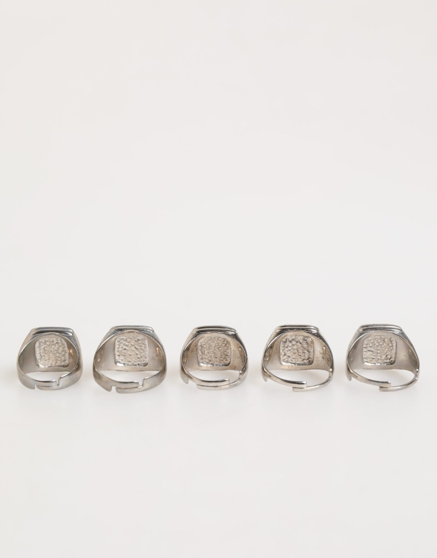 Anillo Ajustable Dolce & Gabbana de Latón Plateado con Letras, Set de 5 Piezas