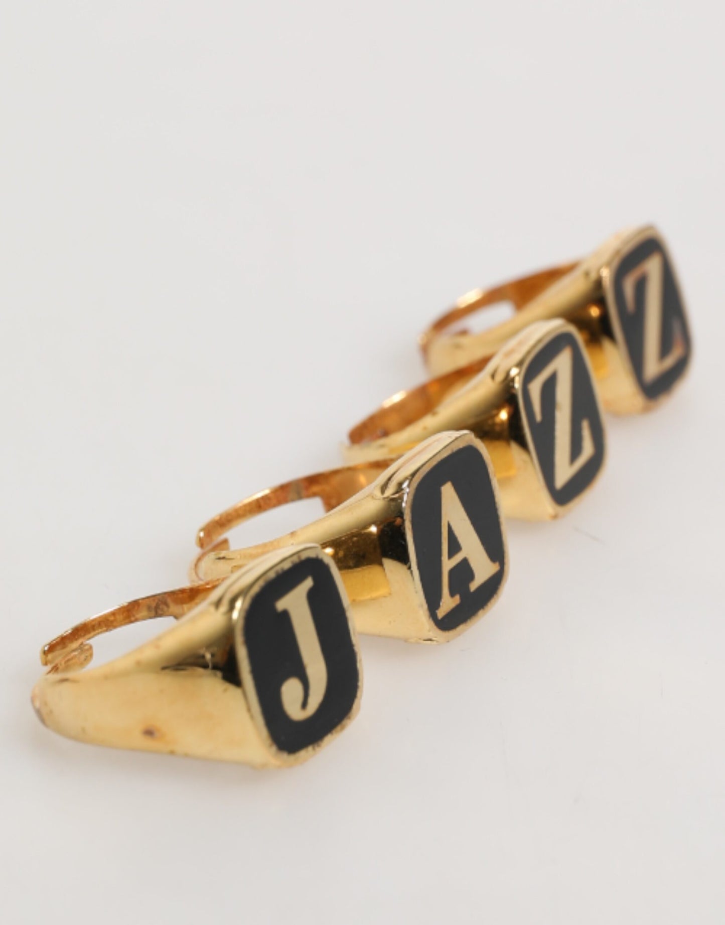 Anillo ajustable de 4 piezas con letras JAZZ de latón dorado de Dolce & Gabbana