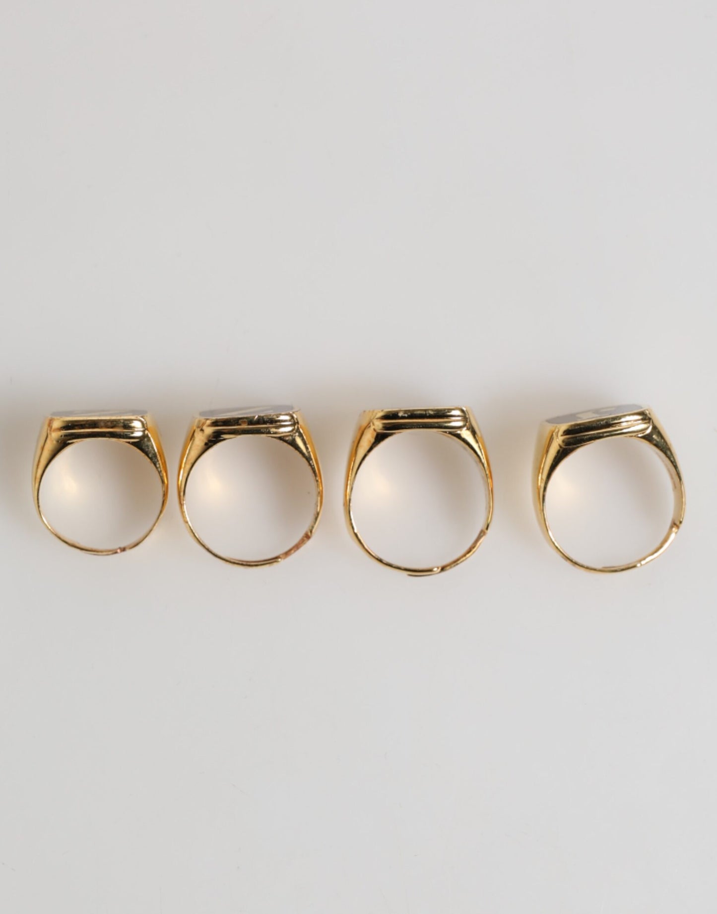 Anillo ajustable de 4 piezas con letras JAZZ de latón dorado de Dolce & Gabbana