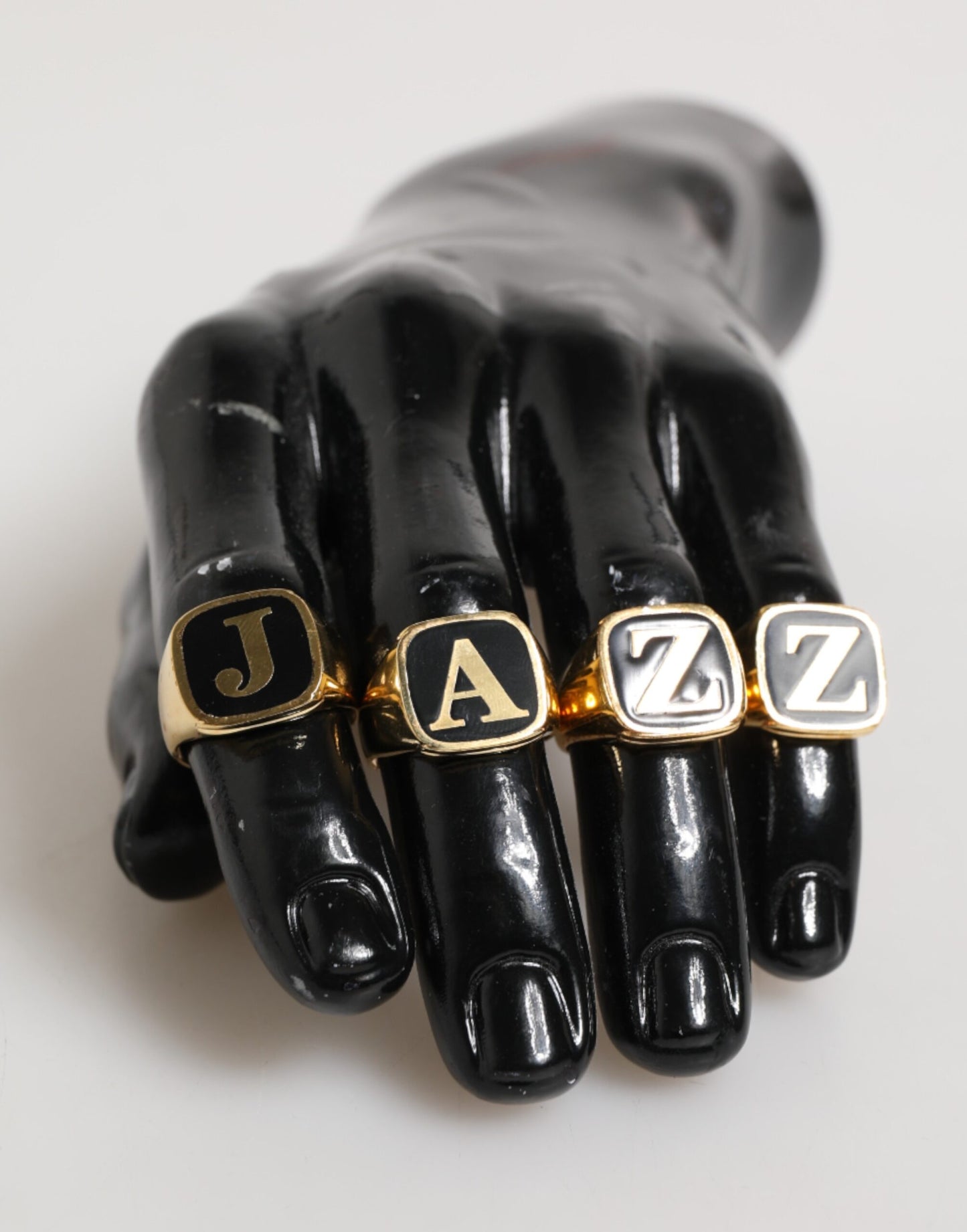 Anillo ajustable de 4 piezas con letras JAZZ de latón dorado de Dolce & Gabbana