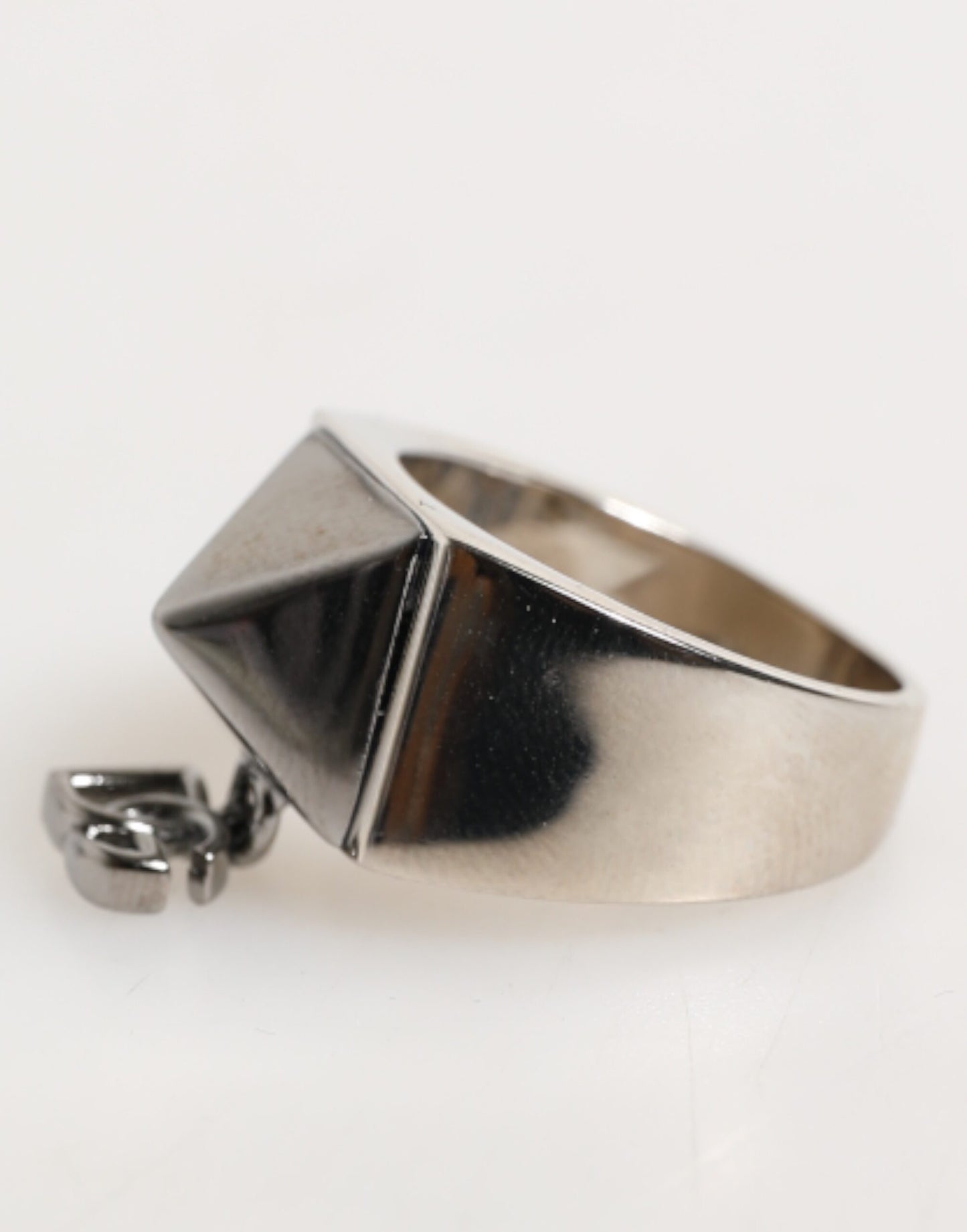 Anillo Dolce & Gabbana de latón auténtico plateado con logo DG de pirámide