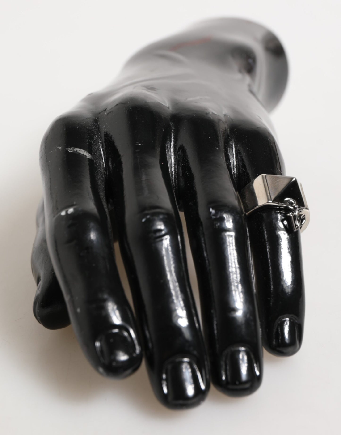 Anillo Dolce & Gabbana de latón auténtico plateado con logo DG de pirámide