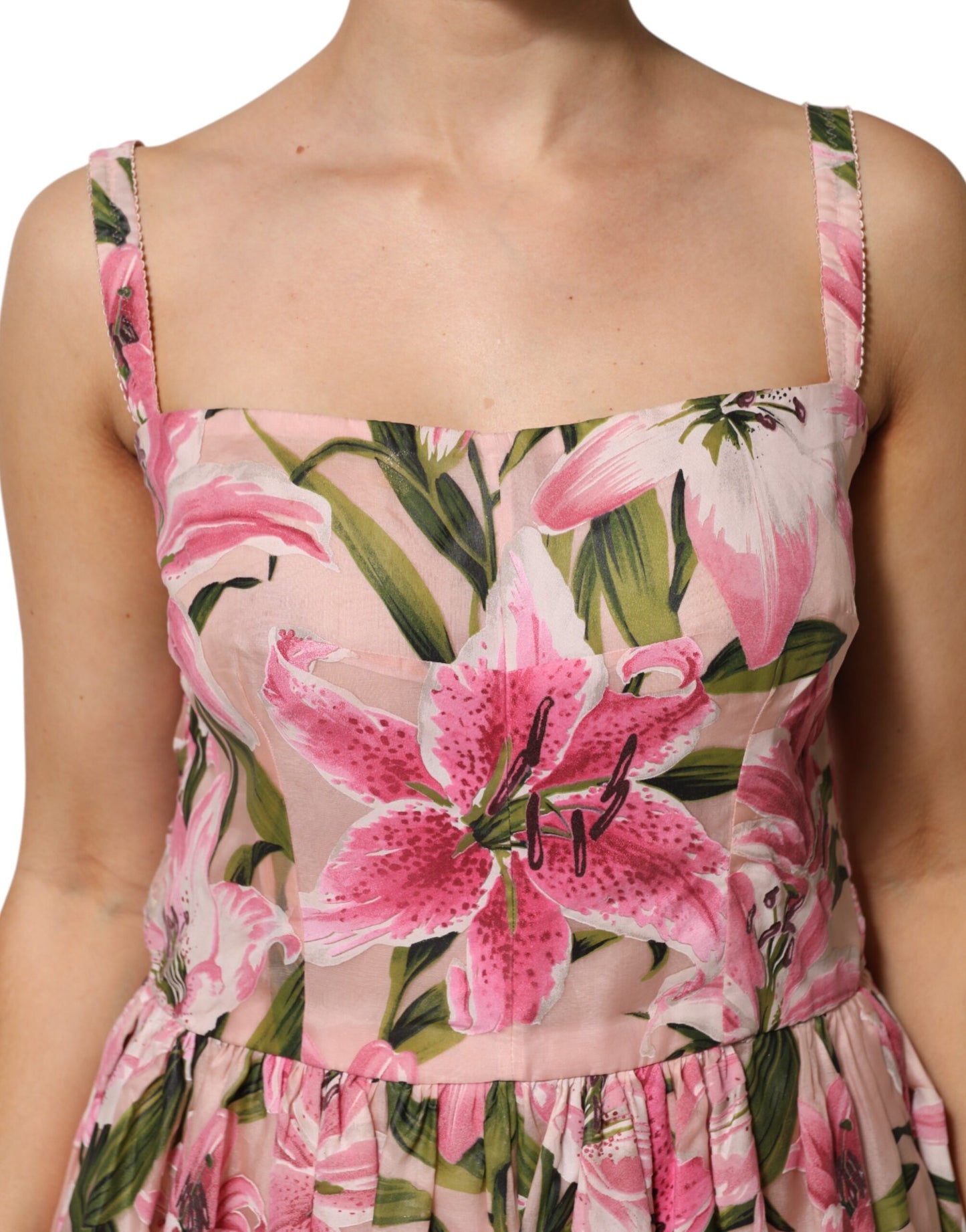 Vestido sin mangas midi con estampado floral de lirios de Dolce & Gabbana rosa