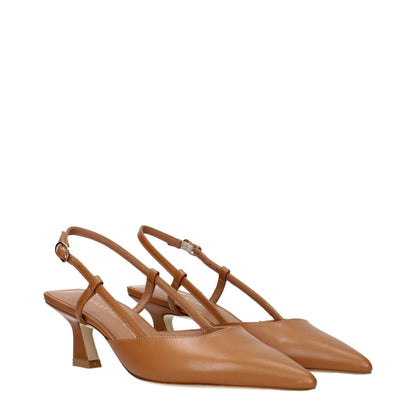 Zapatos de salón de tacón medio de cuero marrón Stuart Weitzman