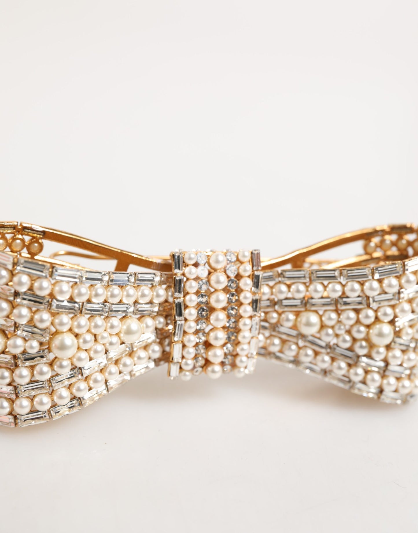Broche adornado con perlas de imitación, cristal y latón dorado de Dolce & Gabbana