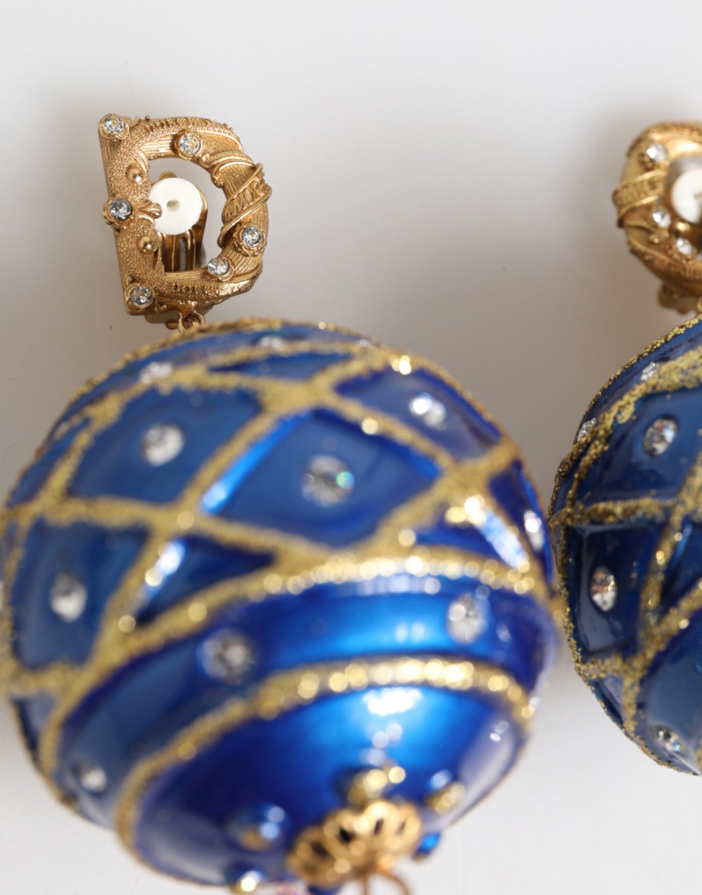 Pendientes de clip Dolce & Gabbana de latón dorado con bola de Navidad azul y cristales en forma de gota