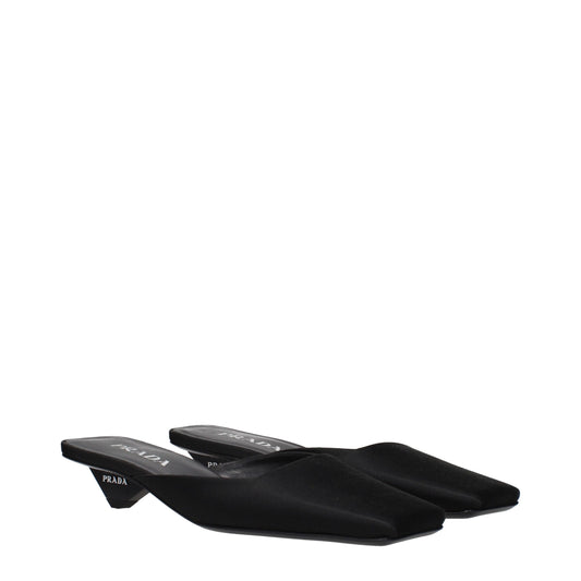 Sandalias planas de satén negro Prada